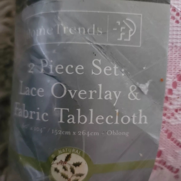 Vintage Home Trends Christmas Poinsettias 2 Piece Set Lace Overlay & Fabric Tabl - Picture 3 of 3